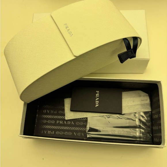 Prada sunglasses new !! Never worn - Picture 4 of 9